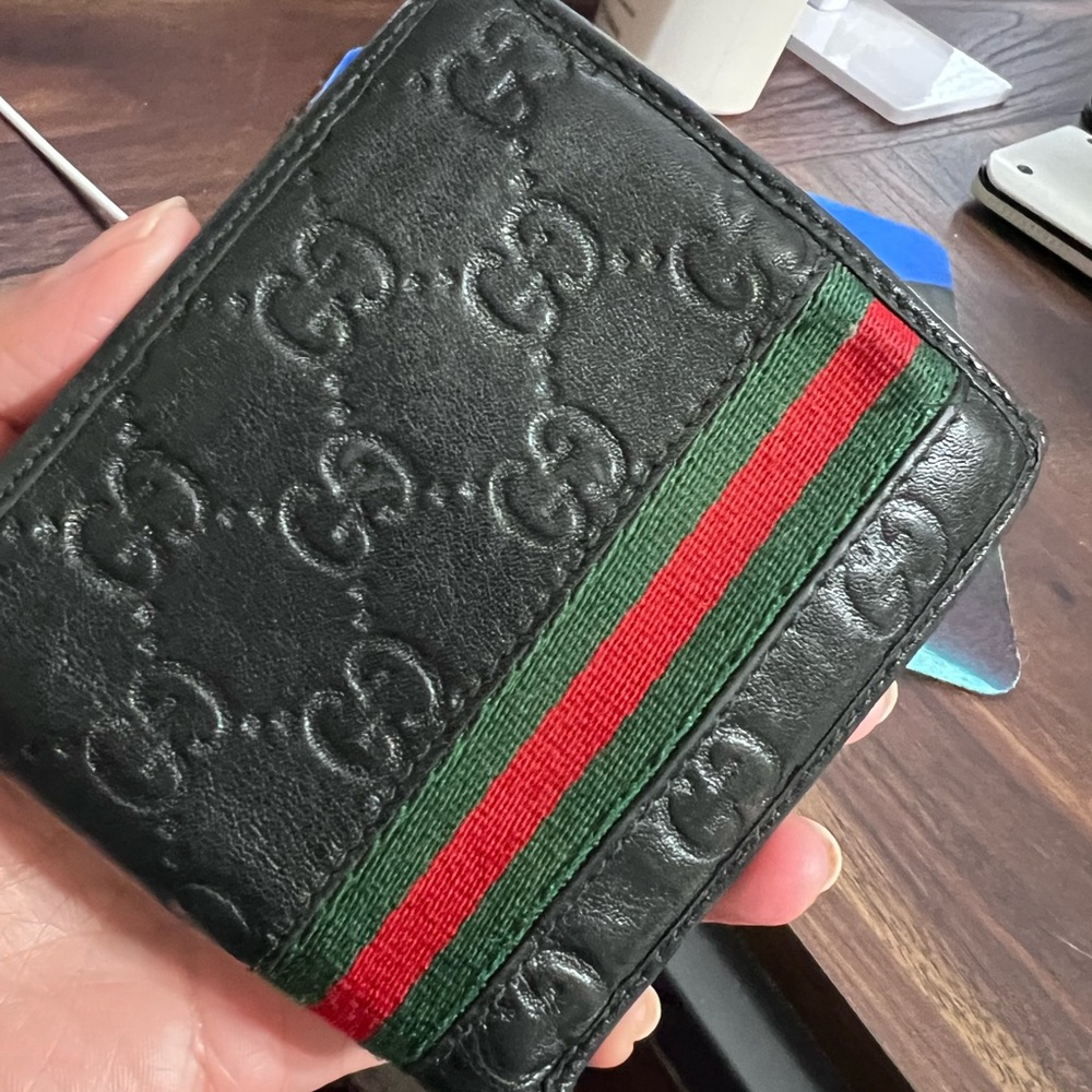 Gucci Embossed Black Wallet with Red and Green Accents - Picture 12 of 14